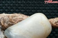新疆和田玉子料图片(新疆和田玉籽料原石图片及价格 雕刻)
